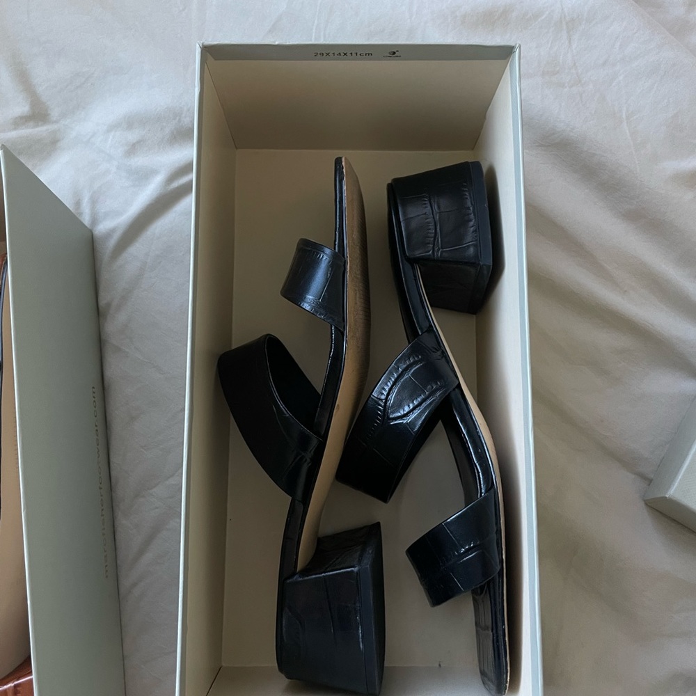 Marc fisher sandal in black worn once - Picture 3 of 4